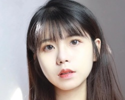 高级感直发披发LOOK 留长直发时尚感满分