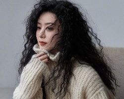 赵丽颖蓬松羊毛卷 巨显发量女人味爆棚