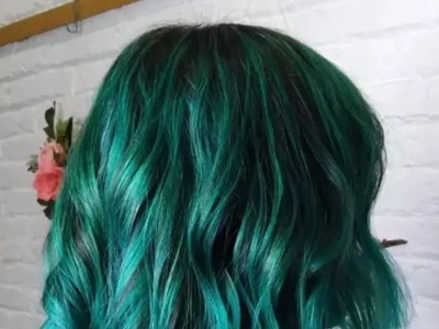 头发染绿有哪几种 最时髦的绿色系染发推