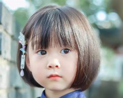 小女孩短发波波 俏皮可爱萌力十足