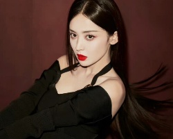 古力娜扎黑长直造型 性感撩人美到惊艳
