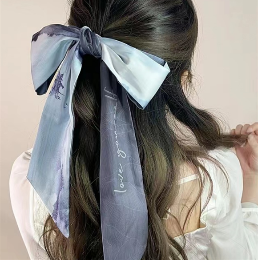 简单文艺丝巾发型 职场最新发型风格