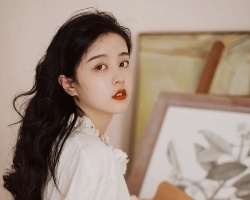 好看优雅长发烫发 女生今年烫发首选