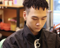 个性黑人烫脏辫 一般男生不敢尝试