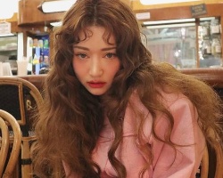 显发量羊毛卷正流行 洋气蓬松化身复古女神