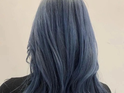 时尚流行蓝色染发 染个蓝头发高级又显白