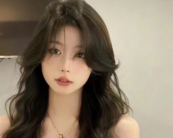 职场女生卷发造型 心动一年适合卷它
