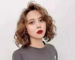 头发少适合烫什么发型 满头烫轻松拯救发量