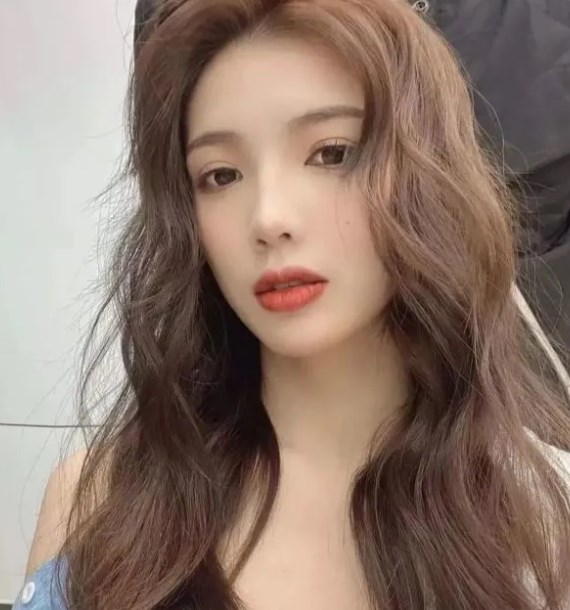 最流行的大波浪图片 优雅迷人美成精致girl