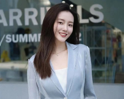 职场女生中长发范本  温柔知性与干练并存