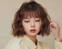 齐脸短发烫造型 矮个子女生必备发型