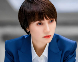 OL风格职场女生短发 干练清爽好打理