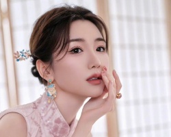 毛晓彤同款盘发发型 优雅端正美成女神