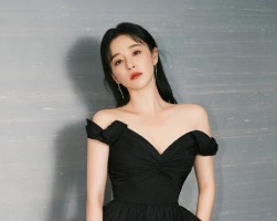 阚清子冷艳长发造型 性感时髦氛围感拉满