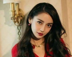 女生复古卷发正流行 洋气蓬松烫出时尚感