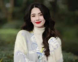 女生怎么披发好看 三七分显气质高颜值