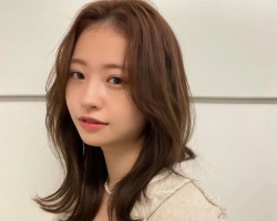优雅知性中长发型 打造时尚甜美气质
