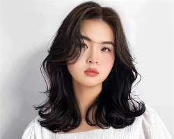把头发烫出“云朵”造型 中长发一定要尝试