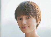 最新女生通勤发型 知性干练时尚大气