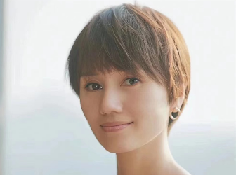 最新女生通勤发型 知性干练时尚大气