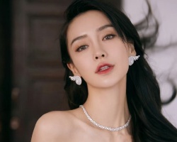 angelababy发型什么卷 复古侧分卷时髦显发量