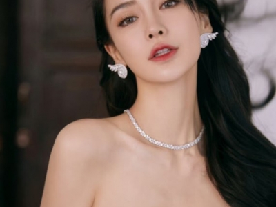 angelababy发型什么卷 复古侧分卷时髦显发量