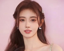长发怎么扎好看 半扎发甜美又减龄