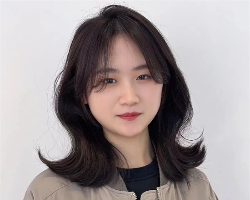 高级感云朵烫发型 打造出温柔与性感