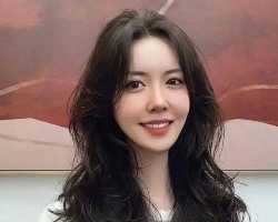 最流行中长烫卷发 款款好看减龄显发量