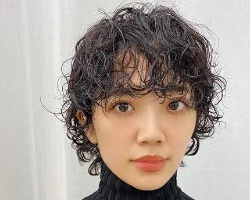 显发量满头烫发型推荐 适合头发少的女生烫发
