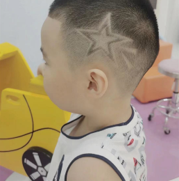 小男孩雕刻发型 泰酷辣回头率100%