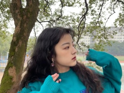 女生长发怎么烫好看 羊毛卷烫发是最佳选择