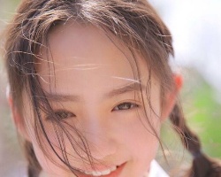 长发双麻花辫造型 俏皮可爱轻松减龄