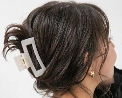 女生鲨鱼夹发型模板 时尚简单手残党也能get