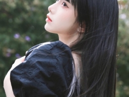 清新甜美直发披发 时尚迷人凸显高级感