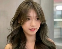 中长烫卷发型推荐 百搭减龄轻松变美