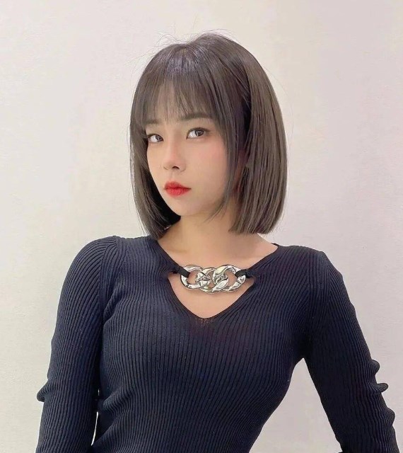 高额头刘海发型推荐 剪个齐刘海打造完美脸