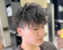 今年流行锡纸烫短发 男士烫发酷炫又个性