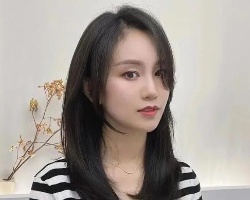 直发中长发型造型 清新甜美谁剪都好看