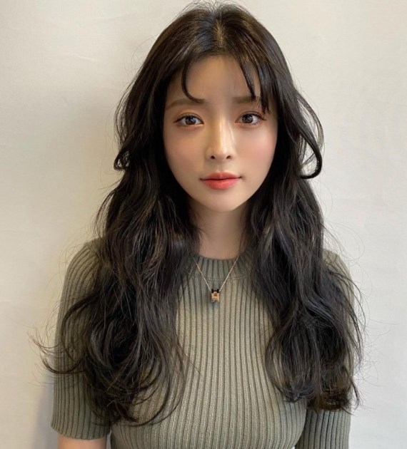 女生长发烫发发型图片 时尚优雅彰显迷人气质