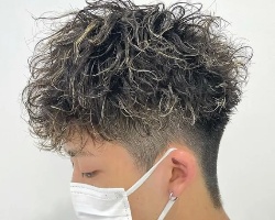 锡纸烫发型正流行 帅气有型颜值爆表