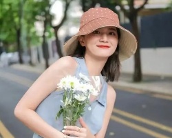 戴渔夫帽适合什么发型 女生戴渔夫帽发型LOOK