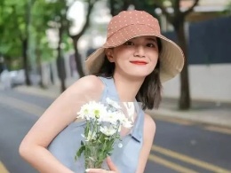 戴渔夫帽适合什么发型 女生戴渔夫帽发型LOOK