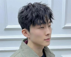 年轻男生热门烫发 帅气束状纹理烫