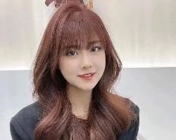 上班族适合烫什么发型 中长卷发显发量不挑人