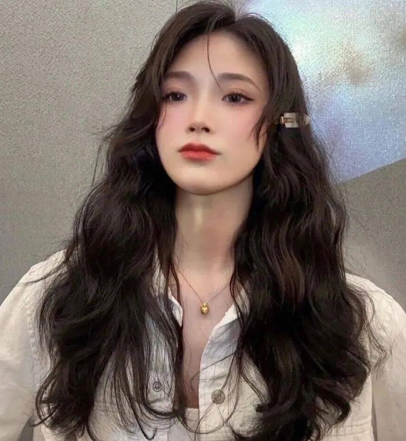 女生长卷发发型模板 时尚洋气烫出女神范