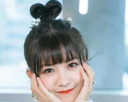最新流行扎发设计 “心形丸子”甜美动人