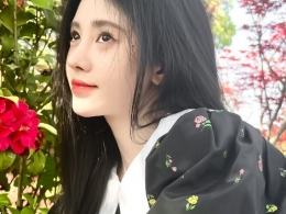 女生长发披发造型 长直发高冷显气质