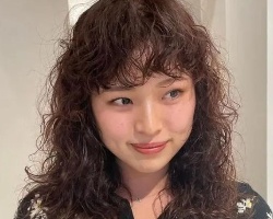 蓬松满头烫发型推荐 个性立体告别发少和扁塌