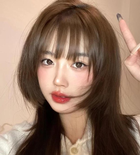 女生空气刘海发型图片 打造巴掌脸瞬间变美